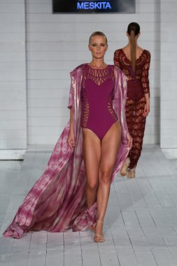 meskita koleksiyonu pist model yürür