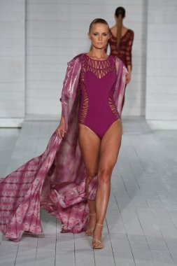 meskita koleksiyonu pist model yürür