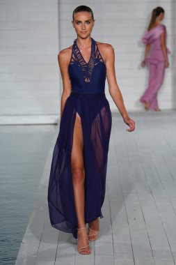 meskita koleksiyonu pist model yürür