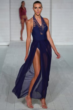 meskita koleksiyonu pist model yürür