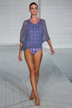 meskita koleksiyonu pist model yürür