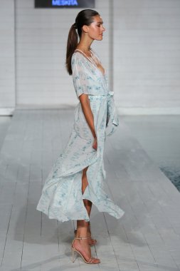 meskita koleksiyonu pist model yürür
