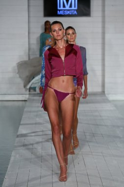 meskita koleksiyonu pist model yürür