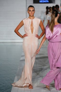 modeller meskita koleksiyon pist yürür