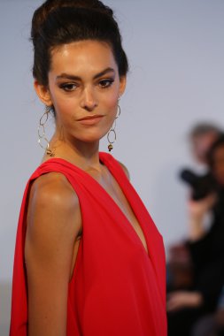 model, caitlin için pist yürür kelly mayo