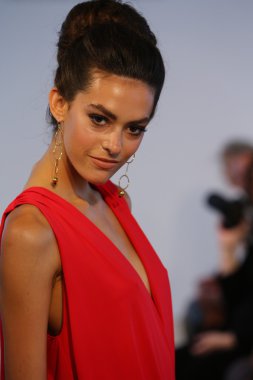 model, caitlin için pist yürür kelly mayo