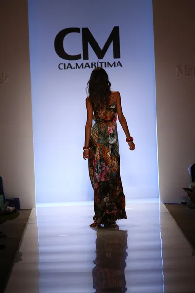 Model walks at Cia Maritima collection at Cabana Grande — Stock Photo, Image