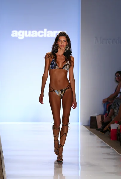 Model walks at Aguaclara Swimwear collection — Stock Photo, Image