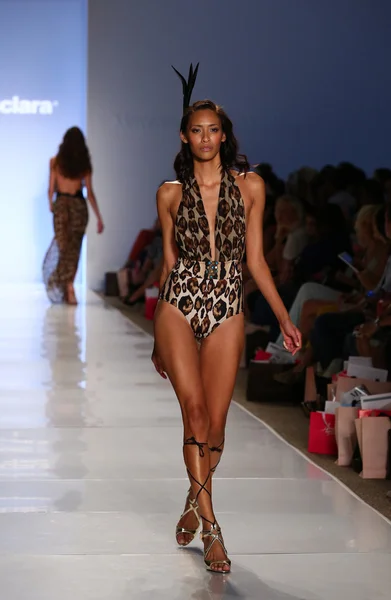 Model walks at Aguaclara Swimwear collection — Stock Photo, Image