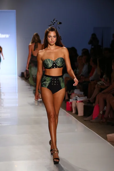 Model walks at Aguaclara Swimwear collection — Stock Photo, Image