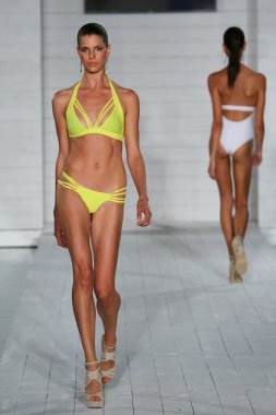 modeli KEVA j yürür. soho plaj evinde koleksiyon