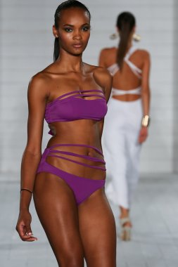 modeli KEVA j yürür. soho plaj evinde koleksiyon