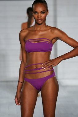 modeli KEVA j yürür. soho plaj evinde koleksiyon