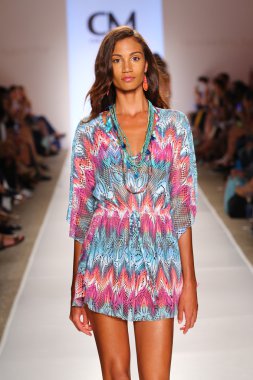 CIA maritima koleksiyon model yürür