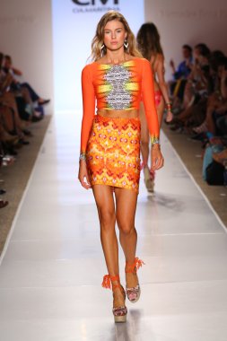 CIA maritima koleksiyon model yürür