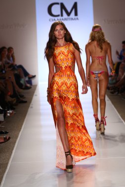 CIA maritima koleksiyon model yürür