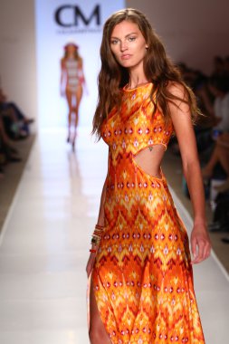 CIA maritima koleksiyon model yürür