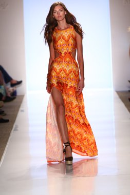 CIA maritima koleksiyon model yürür