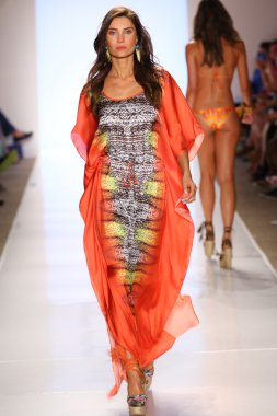 CIA maritima koleksiyon model yürür