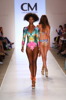 CIA maritima koleksiyon model yürür