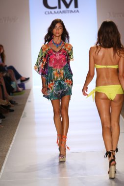 CIA maritima koleksiyon model yürür