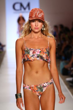 CIA maritima koleksiyon model yürür