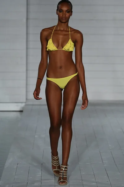 Model walks at San Lorenzo Swimwear collection during MBFW Miami Swim — Stock Photo, Image