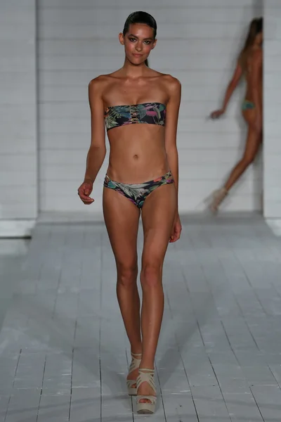 Model walks at San Lorenzo Swimwear collection during MBFW Miami Swim — Stock Photo, Image