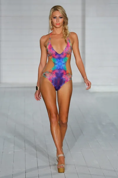 Model walks  at Lila Nicole collection — Stock Photo, Image