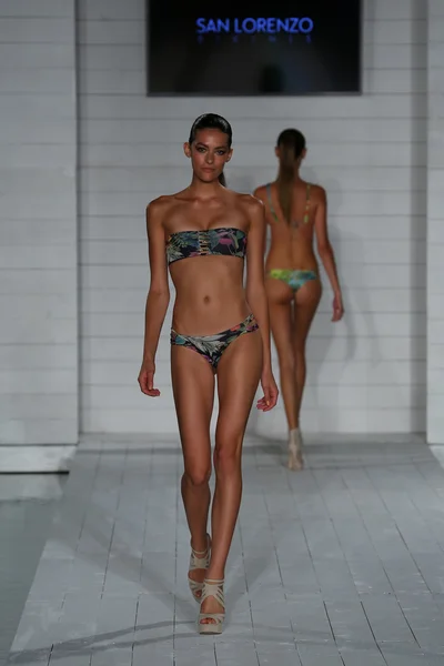 Model walks at San Lorenzo Swimwear collection — Stock Photo, Image