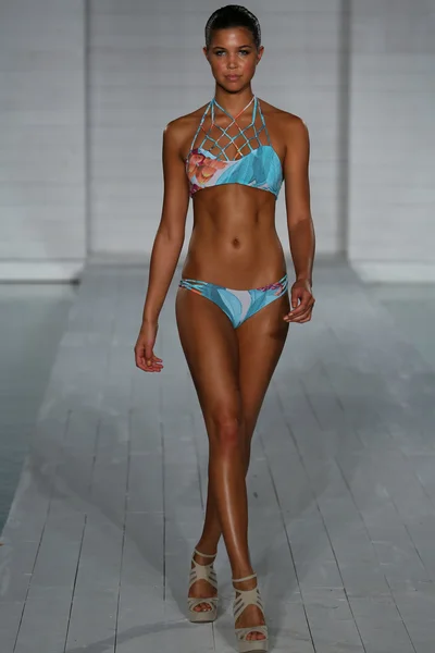 Model walks at San Lorenzo Swimwear collection — Stock Photo, Image