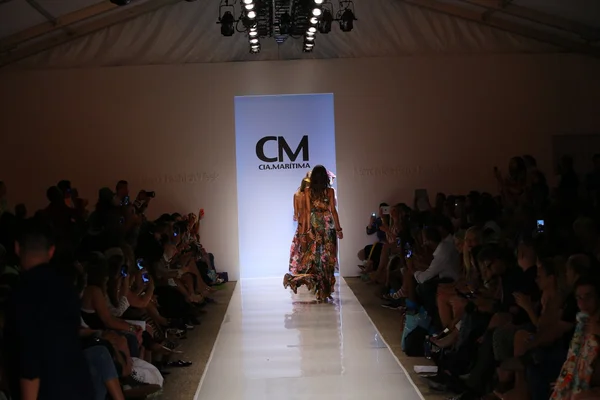 Models walks runway finale at Cia Maritima collection — Stock Photo, Image