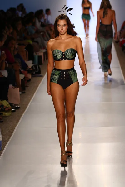 Model walks runway at Aguaclara Swimwear collection — Stock Photo, Image