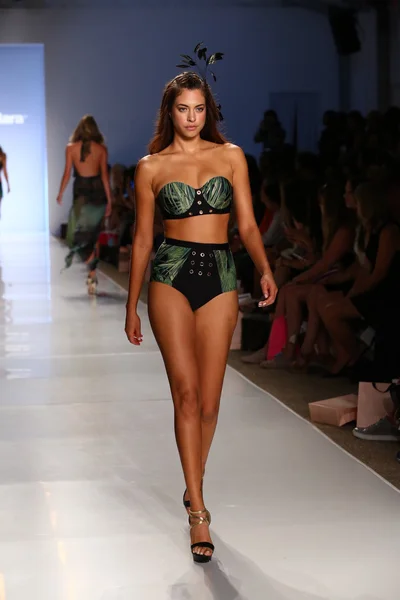 Model walks runway at Aguaclara Swimwear collection — Stock Photo, Image