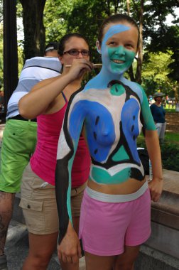 çıplak modeller, sanatçı new york city streets ilk resmi vücut boyama olay sırasında al