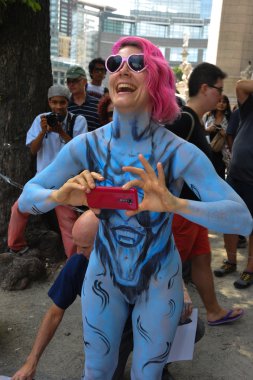 çıplak modeller, sanatçı new york city streets ilk resmi vücut boyama olay sırasında al