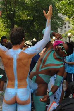 çıplak modeller, sanatçı new york city streets ilk resmi vücut boyama olay sırasında al