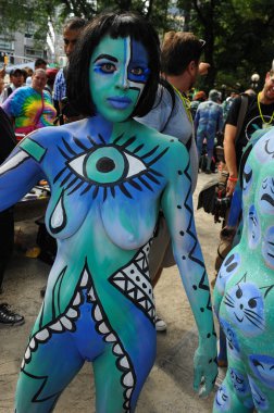 çıplak modeller, sanatçı new york city streets ilk resmi vücut boyama olay sırasında al