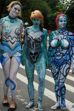çıplak modeller, sanatçı new york city streets ilk resmi vücut boyama olay sırasında al