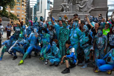 çıplak modeller, sanatçı new york city streets ilk resmi vücut boyama olay sırasında al