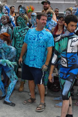 çıplak modeller, sanatçı new york city streets ilk resmi vücut boyama olay sırasında al