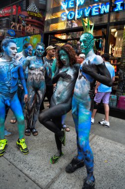 çıplak modeller, sanatçı new york city streets ilk resmi vücut boyama olay sırasında al