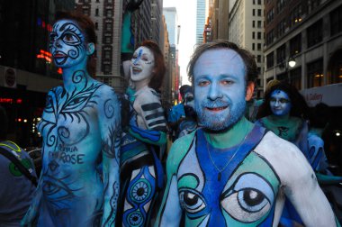 çıplak modeller, sanatçı new york city streets ilk resmi vücut boyama olay sırasında al