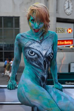 çıplak modeller, sanatçı new york city streets ilk resmi vücut boyama olay sırasında al