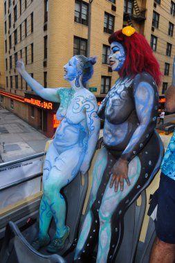 çıplak modeller, sanatçı new york city streets ilk resmi vücut boyama olay sırasında al