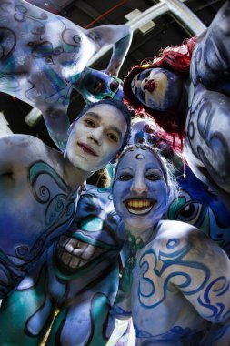 ilk resmi vücut boyama olay sırasında çıplak sanatçılar