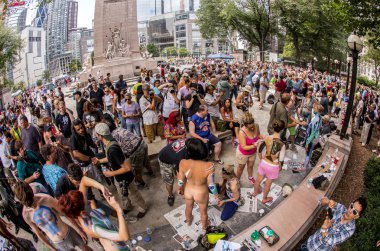 ilk resmi vücut boyama olay sırasında çıplak sanatçılar