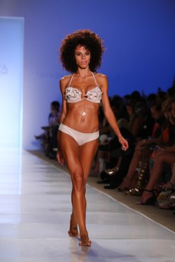 liliana montoya yüzmek koleksiyonu modeli