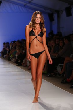 liliana montoya yüzmek koleksiyonu modeli