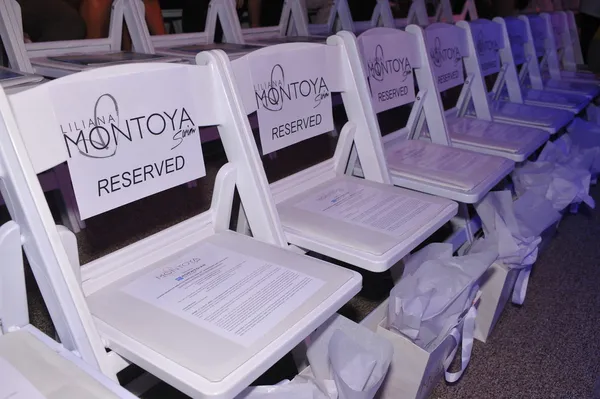 Voorste rij stoelen op liliana montoya zwemmen collectie — Stockfoto